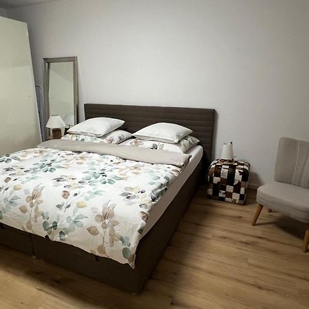Stylish 1-Bedroom Condo Close To Exhibition Square Bazylea Zewnętrze zdjęcie