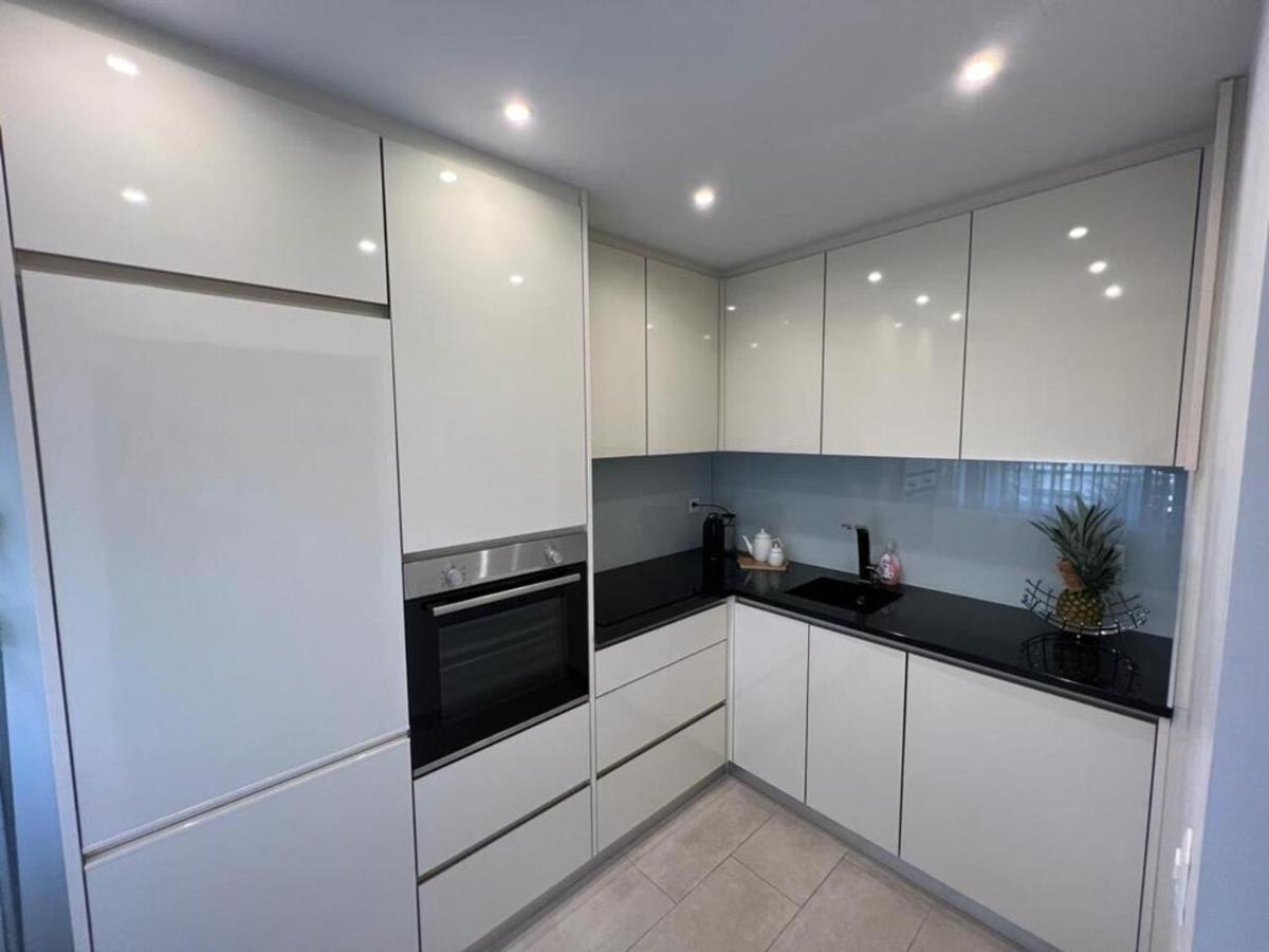 Stylish 1-Bedroom Condo Close To Exhibition Square Bazylea Zewnętrze zdjęcie