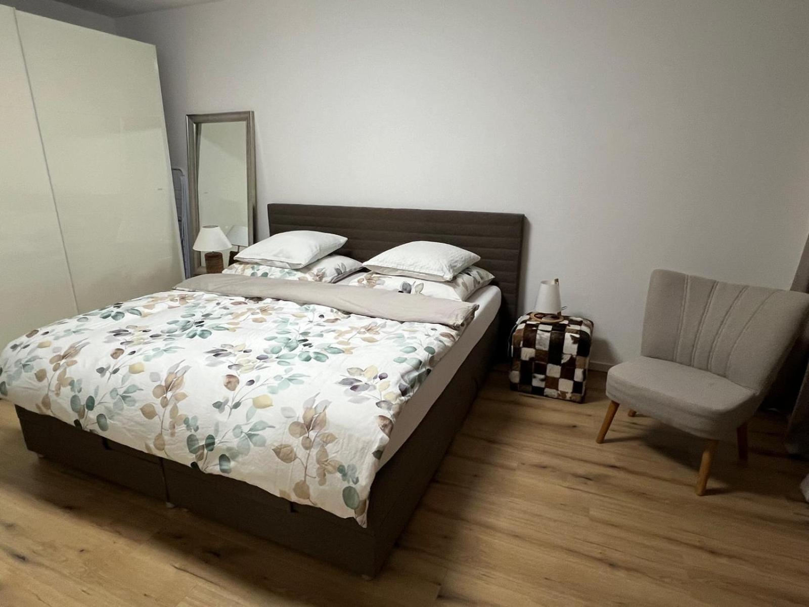 Stylish 1-Bedroom Condo Close To Exhibition Square Bazylea Zewnętrze zdjęcie